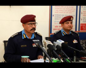 काठमाडौंको घरका सबैलाई बन्धक बनाएर लुटपाट गर्नेहरुलाई दोलखाबाट समातेर सार्वजनिक